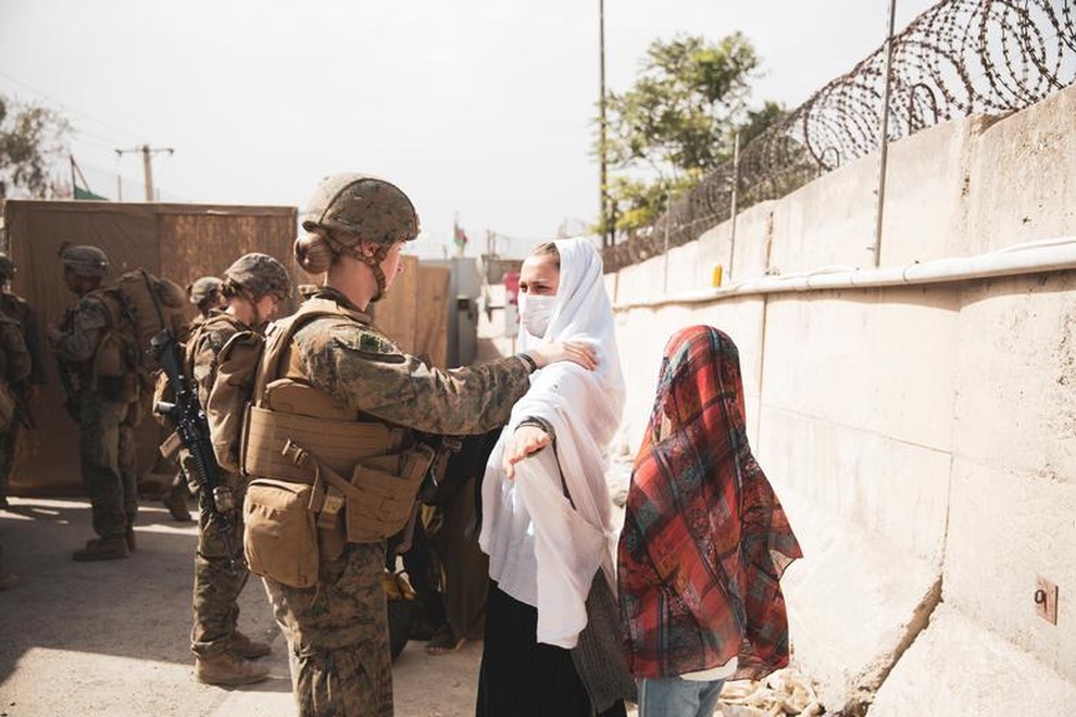 Hành trình sơ tán nghẹt thở khỏi vòng vây của Taliban - 4 Hành trình sơ tán nghẹt thở khỏi vòng vây của Taliban - 4
