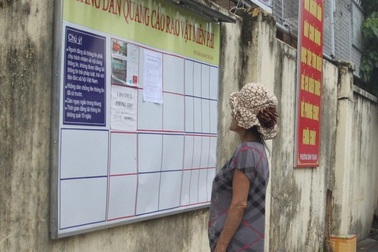 Chủ tịch Đà Nẵng "nhắc" sinh viên không dán tờ rơi quảng cáo bừa bãi