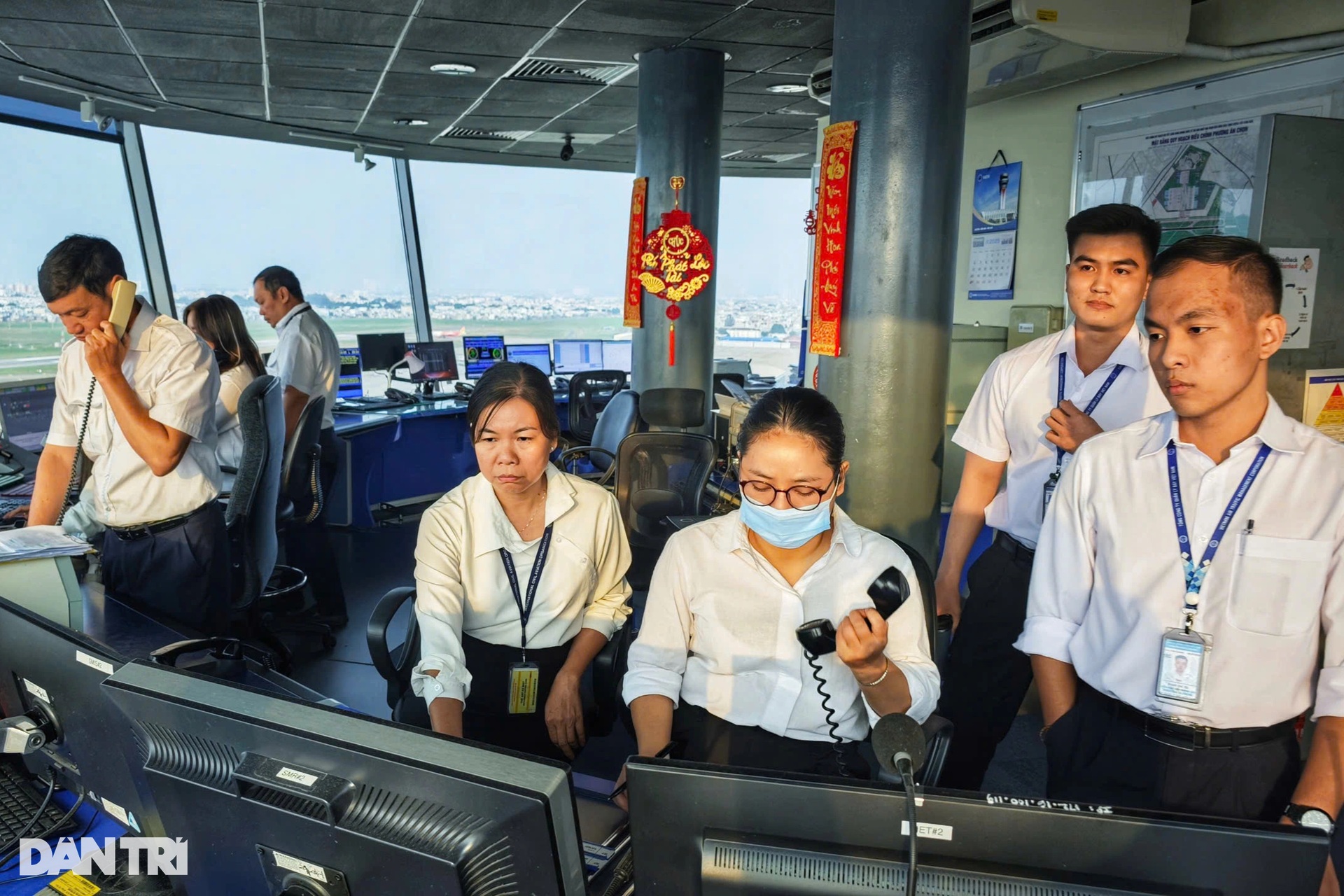 Chiều cuối năm trên tháp không lưu sân bay Tân Sơn Nhất - 4 Chiều cuối năm trên tháp không lưu sân bay Tân Sơn Nhất - 4