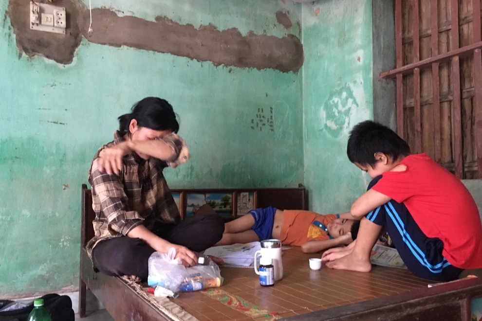 Người mẹ đơn thân khốn khổ cầu xin cứu 2 con mắc bệnh hiểm nghèo - 6 Người mẹ đơn thân khốn khổ cầu xin cứu 2 con mắc bệnh hiểm nghèo - 6