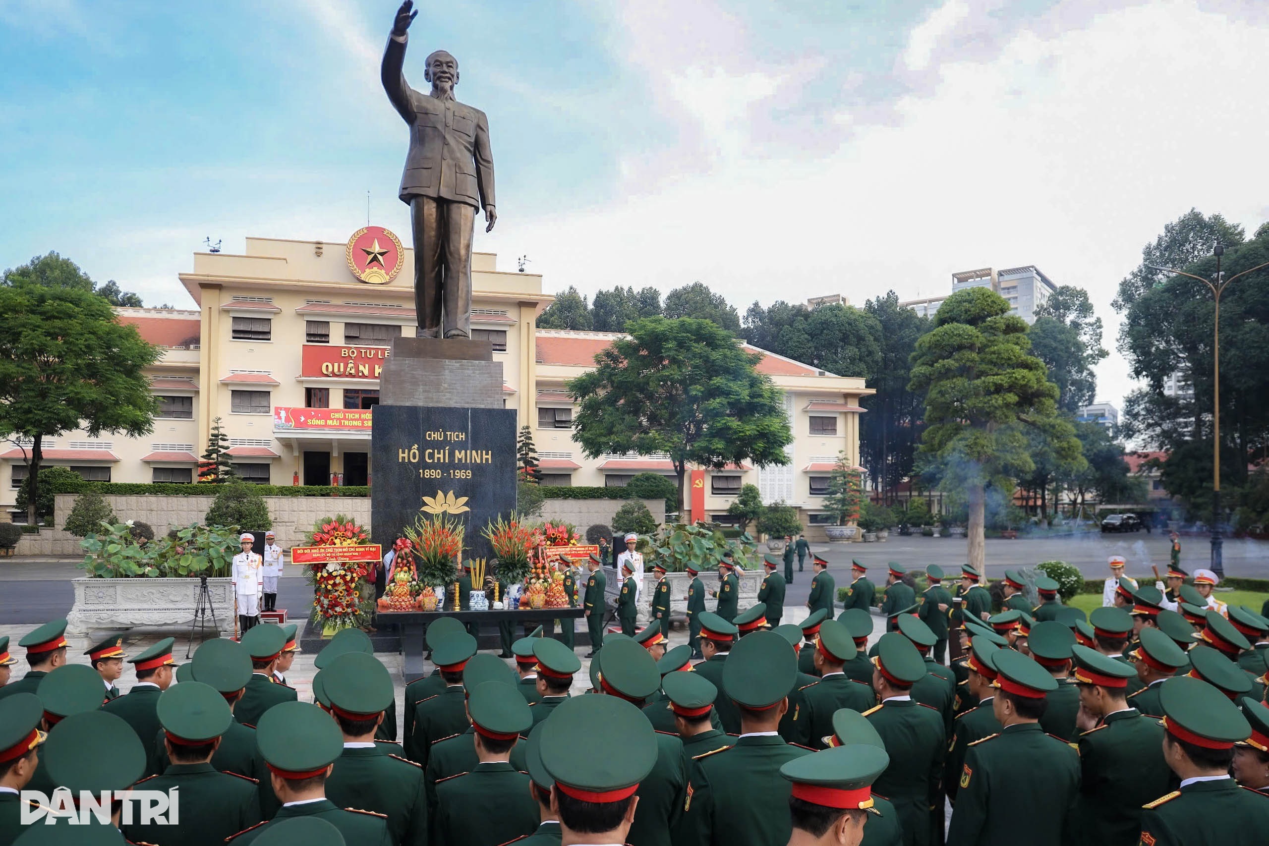 Thiếu tướng Trần Vinh Ngọc được bầu giữ chức Bí thư Đảng ủy Quân khu 7 - 3