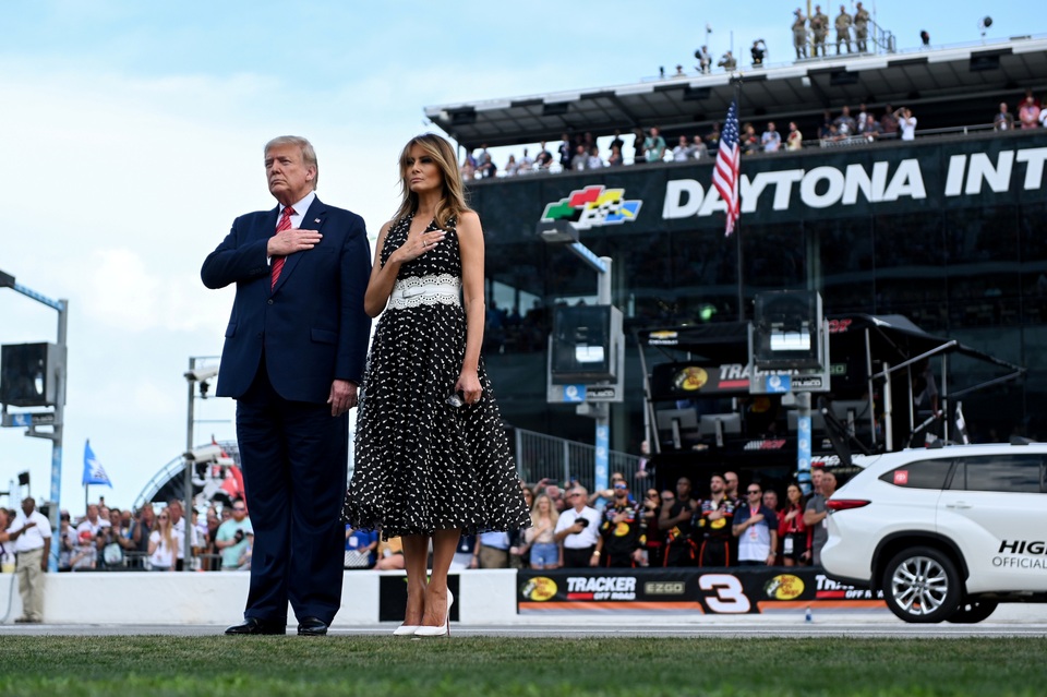 Xe quái thú, chuyên cơ của ông Trump xuất hiện tại thánh địa xe đua - 5 Xe quái thú, chuyên cơ của ông Trump xuất hiện tại thánh địa xe đua - 5