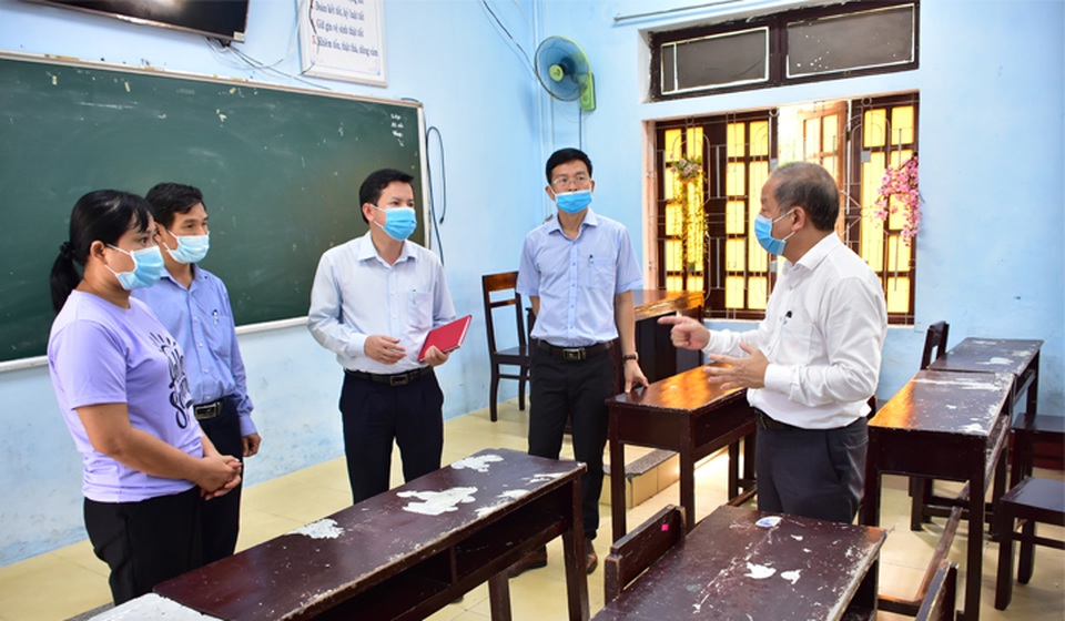Chấm thi tốt nghiệp THPT tại Huế: Có bài Ngữ văn đạt 9,75 điểm - 1 Chấm thi tốt nghiệp THPT tại Huế: Có bài Ngữ văn đạt 9,75 điểm - 1