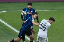 Thẻ đỏ hài hước và đáng xấu hổ ở Champions League