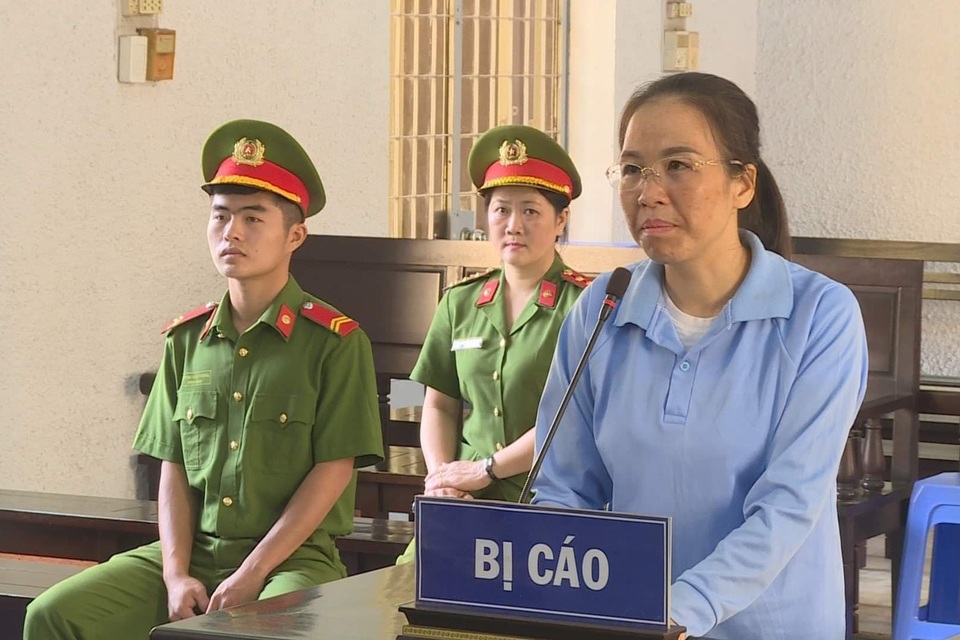 Nữ quái mạo danh quyền Cục trưởng Cục Tình báo lừa đảo hơn nửa tỷ đồng - 1 Nữ quái mạo danh quyền Cục trưởng Cục Tình báo lừa đảo hơn nửa tỷ đồng - 1
