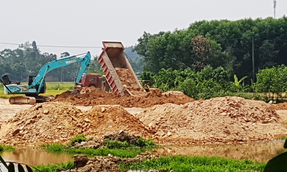 Huế: Dân bức xúc vì khu tái định cư đường cao tốc san nền lẫn đá, rễ cây - 3 Huế: Dân bức xúc vì khu tái định cư đường cao tốc san nền lẫn đá, rễ cây - 3