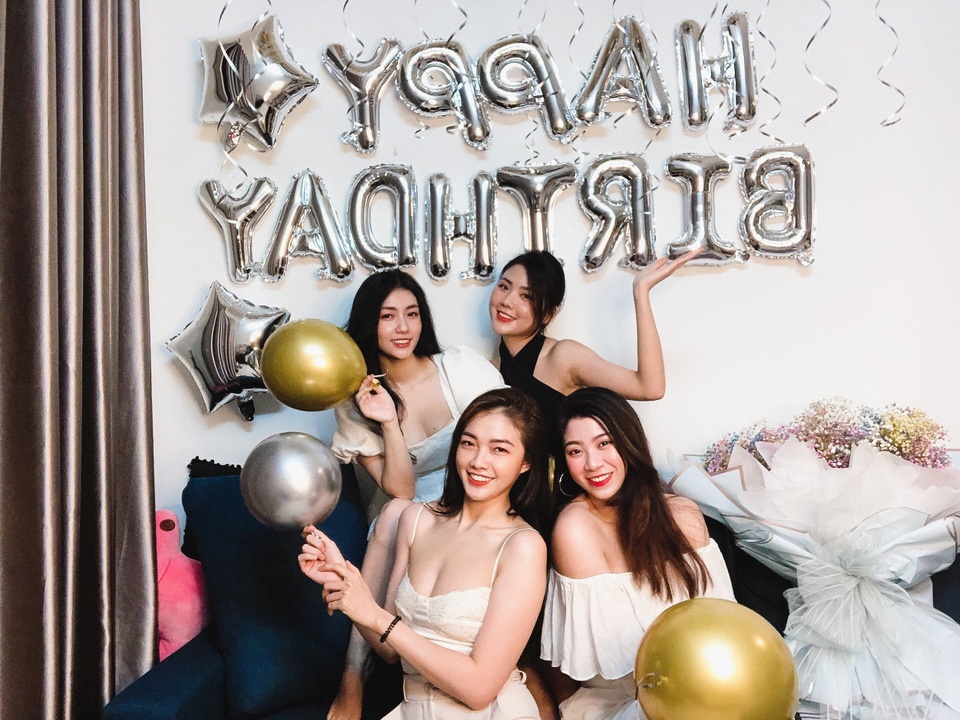 Clip dàn phù dâu toàn người đẹp nghề tiếp viên hàng không gây sốt mạng - 10