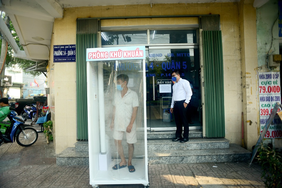 Buồng khử khuẩn.jpg Buồng khử khuẩn.jpg