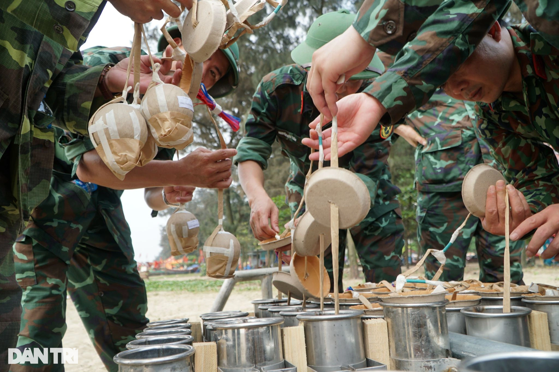 Bên trong trận địa pháo hoa ở Sầm Sơn trước giờ khai hỏa - 12