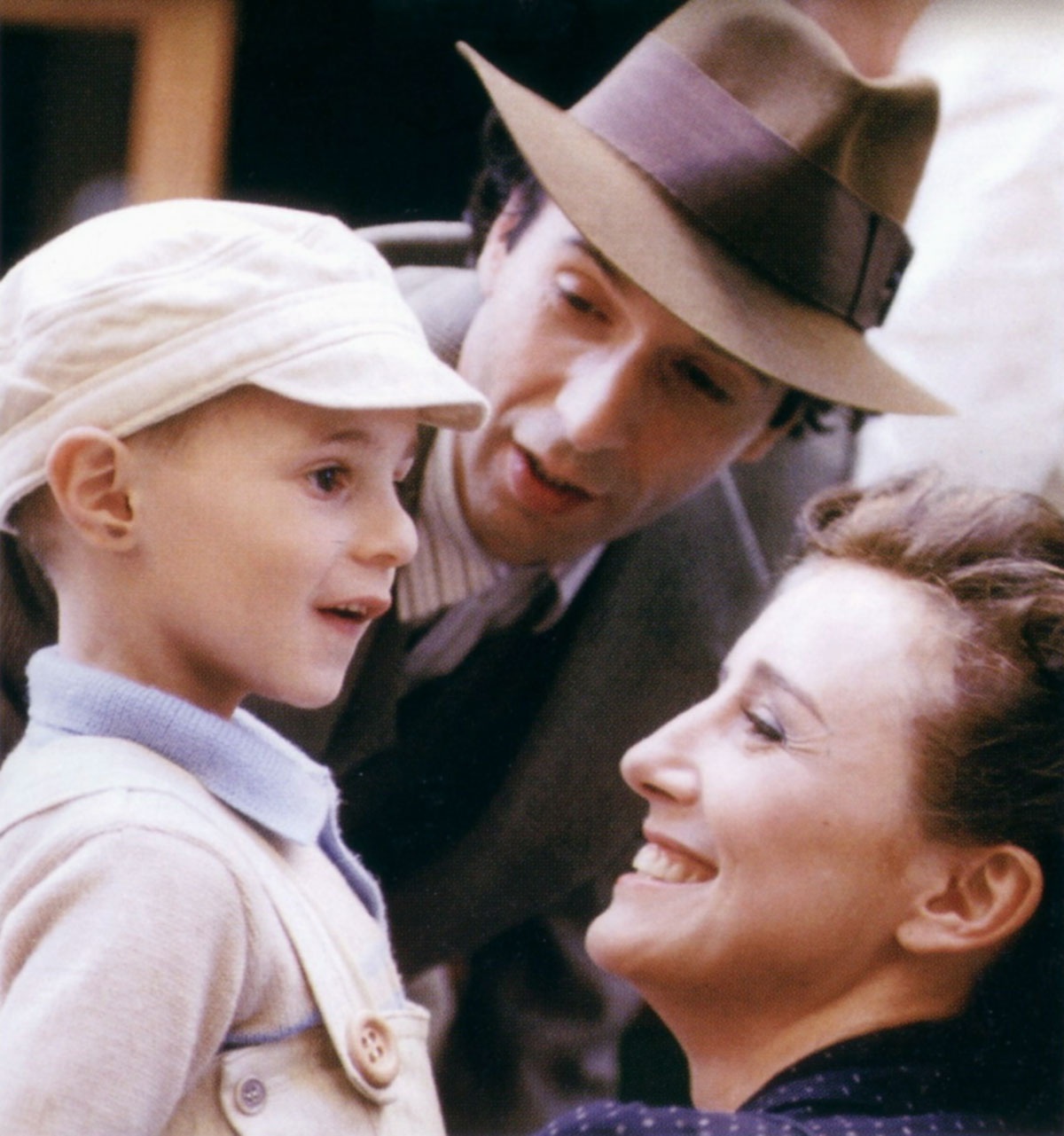 Cuộc sống tươi đẹp - Lời nói dối vĩ đại của người cha - 6