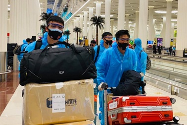 Các tuyển thủ Việt Nam nói gì sau khi đến UAE?