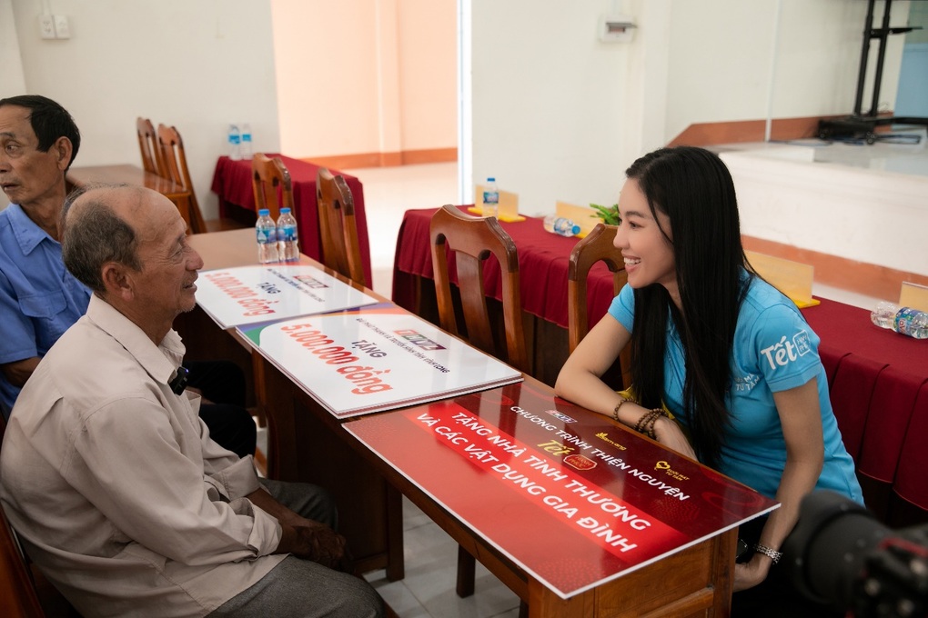 Bà Phạm Kim Dung mang Tết hạnh phúc cho người nghèo - 1 Bà Phạm Kim Dung mang Tết hạnh phúc cho người nghèo - 1