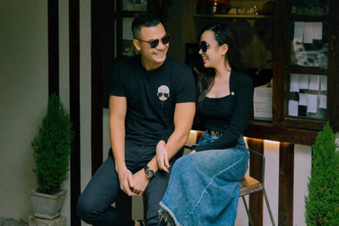 Tuấn Việt "Trạm cứu hộ trái tim" ngại hôn Thúy Diễm, thích nấu ăn cho vợ