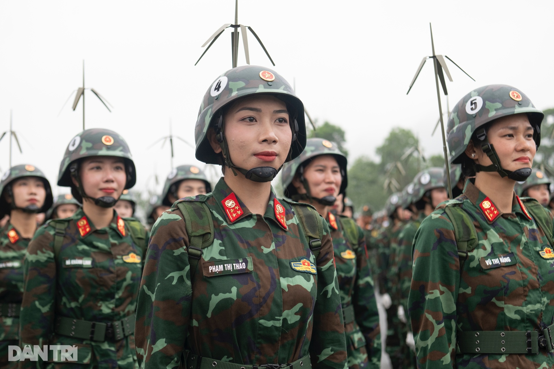 Ngắm các nữ chiến sĩ quân đội xinh đẹp luyện tập diễu binh, diễu hành - 6 Ngắm các nữ chiến sĩ quân đội xinh đẹp luyện tập diễu binh, diễu hành - 6