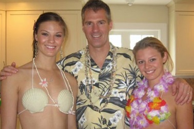 Sốt săn “ảnh nude” của Thượng nghị sĩ mới đắc cử