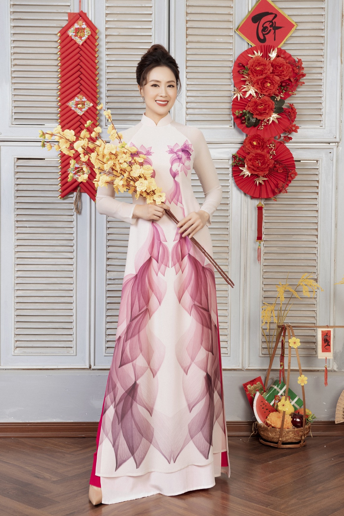 Hồng Diễm khẳng định nhan sắc lão hóa ngược trong bộ ảnh xuân - 7 Hồng Diễm khẳng định nhan sắc lão hóa ngược trong bộ ảnh xuân - 7