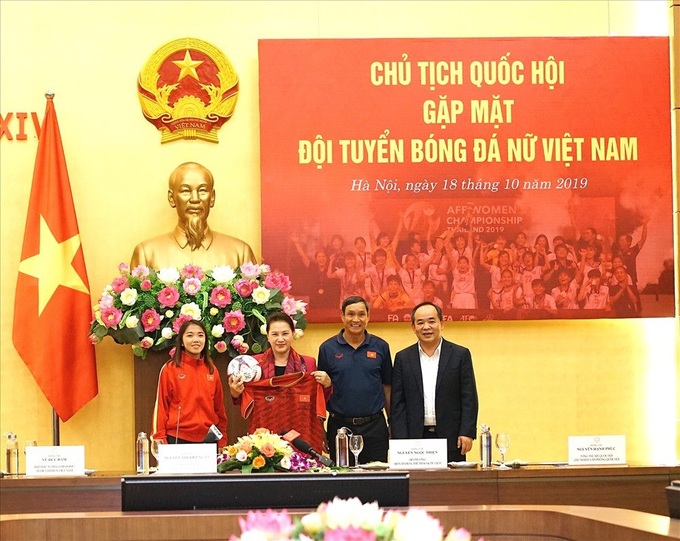 Chủ tịch Quốc hội kỳ vọng bóng đá nữ Việt Nam tham dự World Cup 2023 - Ảnh 2. Chủ tịch Quốc hội kỳ vọng bóng đá nữ Việt Nam tham dự World Cup 2023 - Ảnh 2.