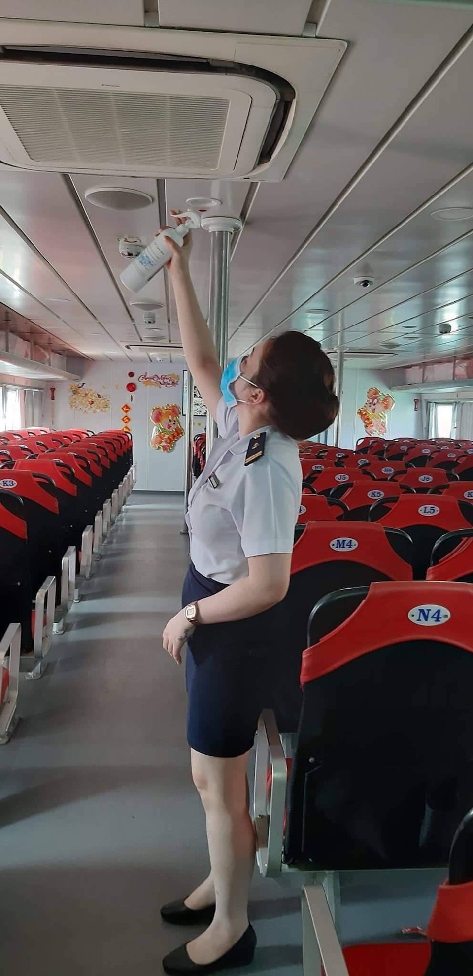 Chốt kiểm soát phát hiện, cách ly khách nghi nhiễm corona tại Tân Sơn Nhất - 15 Chốt kiểm soát phát hiện, cách ly khách nghi nhiễm corona tại Tân Sơn Nhất - 15