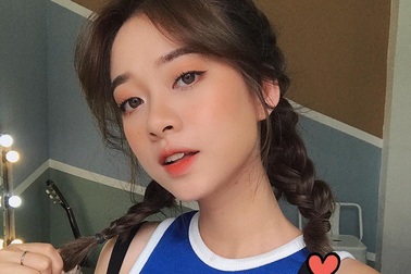 “Hot girl mắng khách” gây xôn xao khi bình luận World Cup