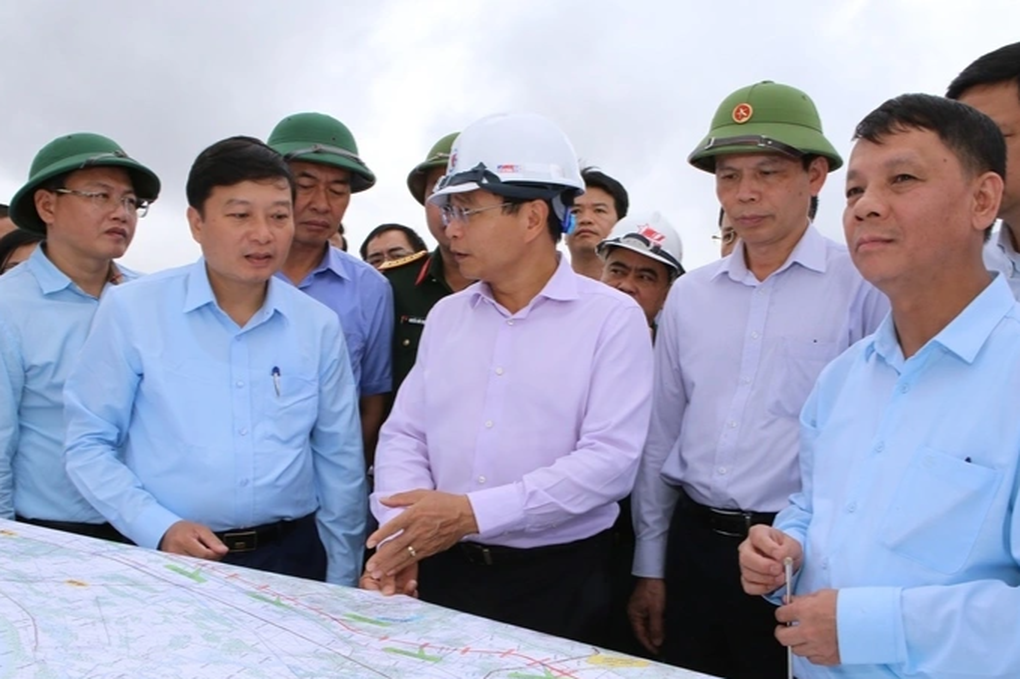 Bộ trưởng GTVT chỉ đạo gỡ vướng trên dự án cao tốc Bắc - Nam - 2 Bộ trưởng GTVT chỉ đạo gỡ vướng trên dự án cao tốc Bắc - Nam - 2