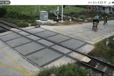 Cố vượt đường sắt, một phụ nữ bị tàu hỏa tông tử vong