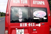 Tài xế, phụ xe đánh khách vì không chịu lên xe?