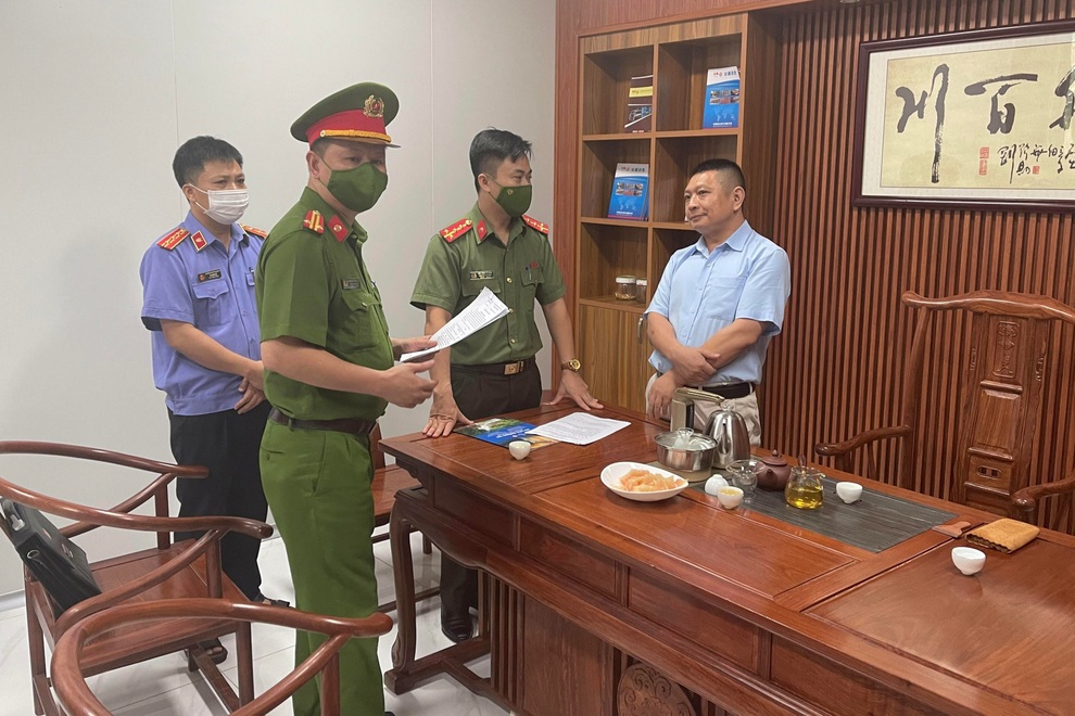 Khởi tố, bắt tạm giam 2 chuyên gia Trung Quốc - 1 Khởi tố, bắt tạm giam 2 chuyên gia Trung Quốc - 1