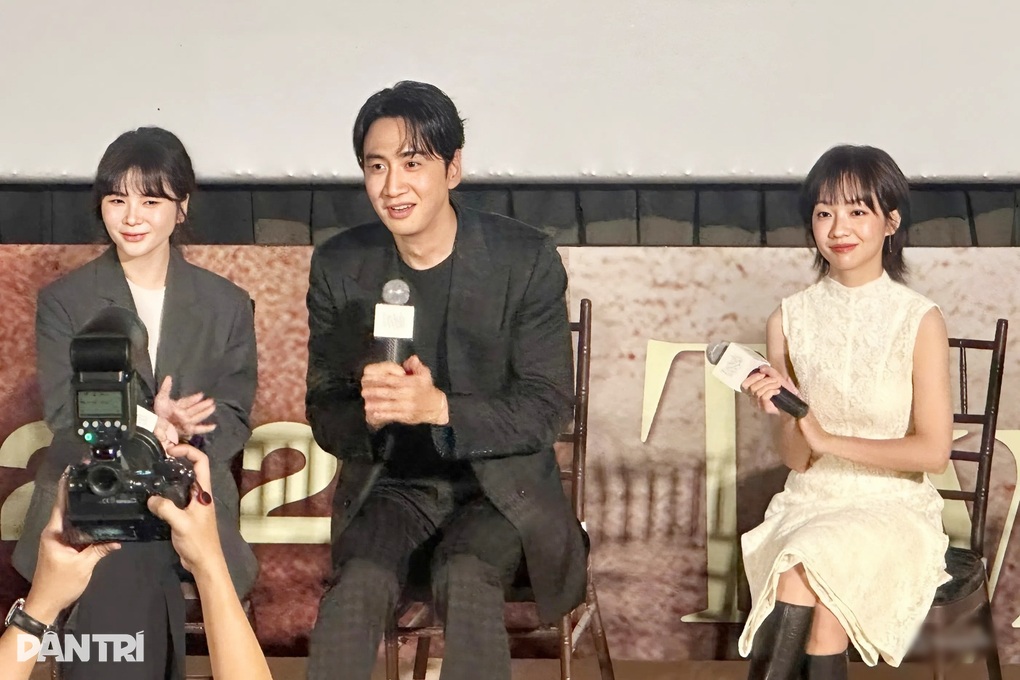 Hoàng tử châu Á Lee Kwang Soo nói lý do giận dỗi nàng thơ Hoàng Hà - 1 Hoàng tử châu Á Lee Kwang Soo nói lý do giận dỗi nàng thơ Hoàng Hà - 1