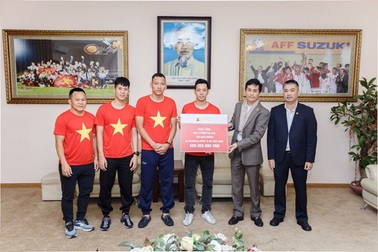 Apec Group trao thưởng 5,4 tỷ đồng cho đội tuyển quốc gia Việt Nam