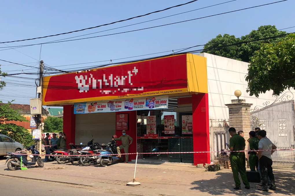 Nam thanh niên lao vào cửa hàng để sát hại vợ cũ - 1 Nam thanh niên lao vào cửa hàng để sát hại vợ cũ - 1
