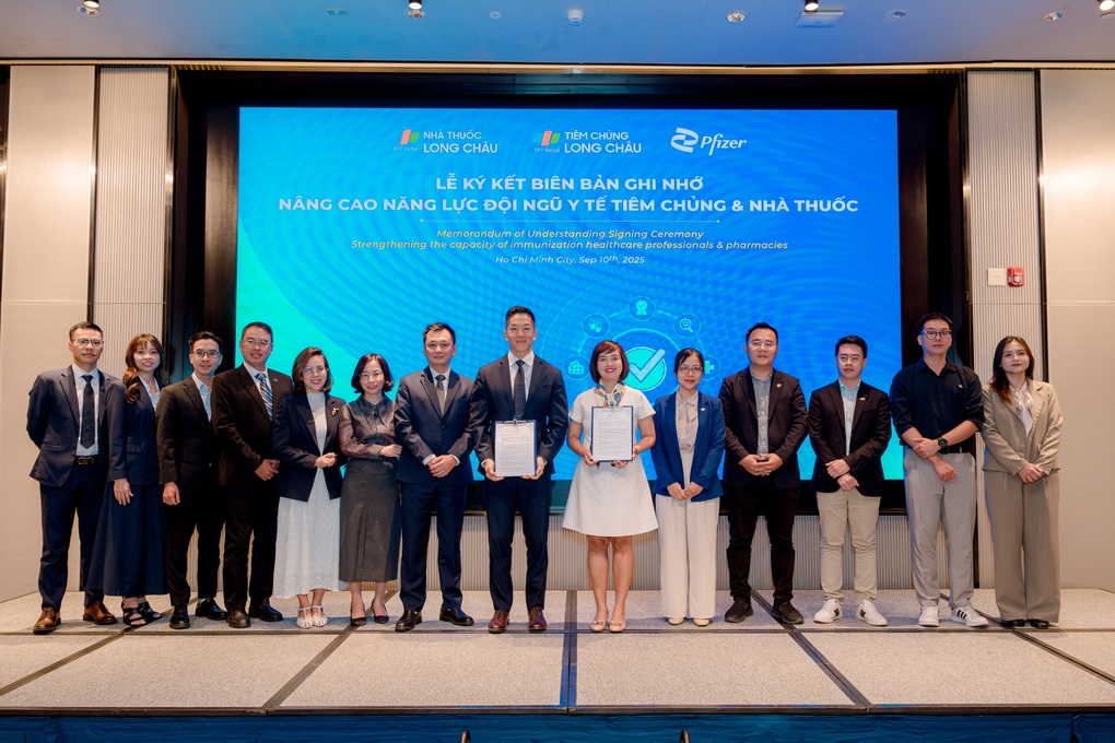 Pfizer និង Long Chau សហការពង្រឹងជំនាញសម្រាប់ក្រុមចាក់ថ្នាំ និងឱសថស្ថាន - ១ Hợp tác Pfizer, Long Châu nâng cao chuyên môn cho đội ngũ tiêm chủng và nhà thuốc - 1