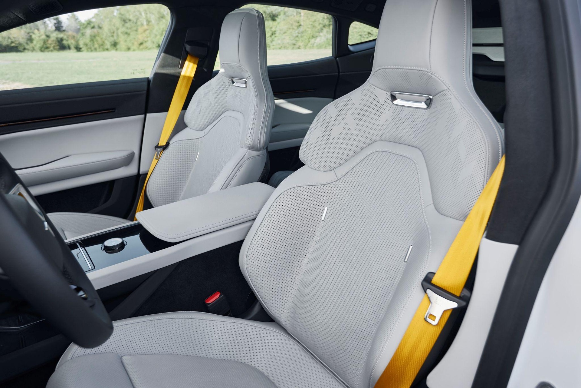 Xe điện Polestar 5 không có kính hậu, mạnh 872 mã lực, đấu Porsche Taycan - 11 Xe điện Polestar 5 không có kính hậu, mạnh 872 mã lực, đấu Porsche Taycan - 11