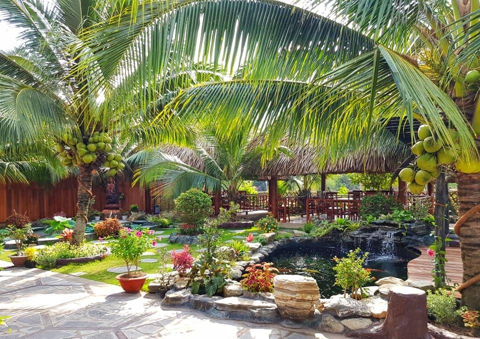 Choáng ngợp biệt phủ 6 tỷ đồng làm từ 4.000 cây dừa của lão nông miền Tây - 7