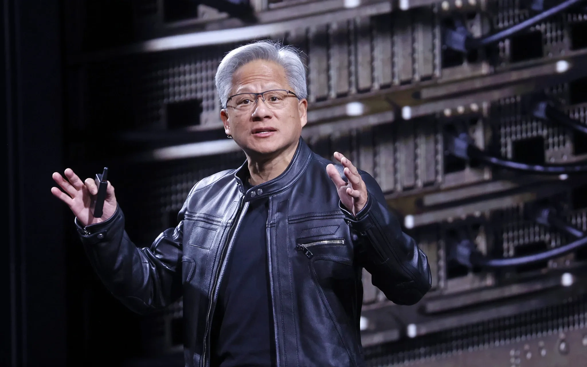 Đưa Nvidia chạm mốc 4.200 tỷ USD, CEO Jensen Huang đã “cày” cỡ nào? - 1