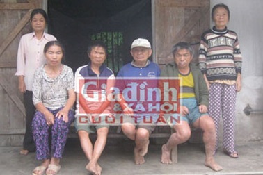 Nàng dâu 21 năm vui vẻ nuôi cả gia đình ngớ ngẩn của chồng