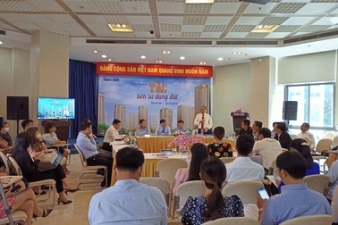 Doanh nghiệp “khóc ròng” vì... tiền sử dụng đất