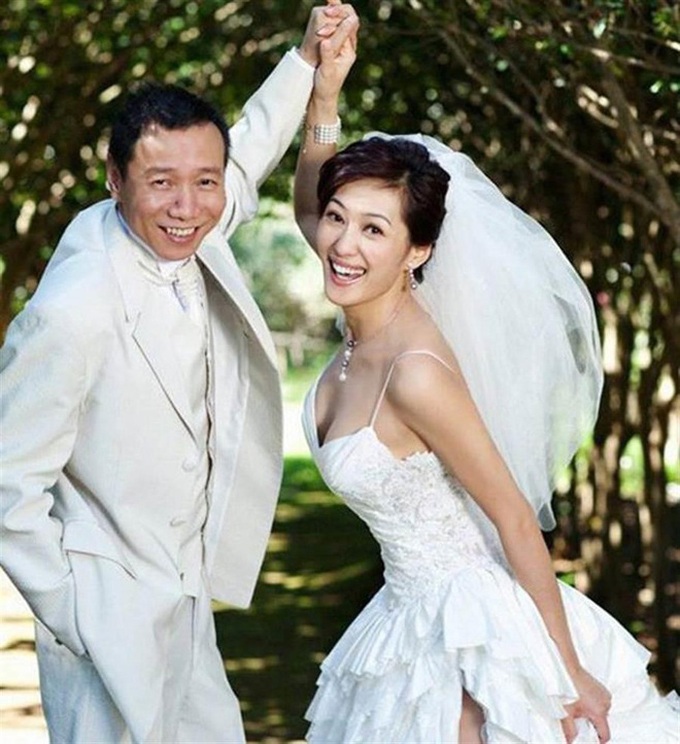 Lý Mạc Sầu gợi cảm nhất màn ảnh: Tuổi trẻ bị bạn trai lừa đảo tới tan gia bại sản, giờ ra sao ở tuổi 53? - Ảnh 6. Lý Mạc Sầu gợi cảm nhất màn ảnh: Tuổi trẻ bị bạn trai lừa đảo tới tan gia bại sản, giờ ra sao ở tuổi 53? - Ảnh 6.