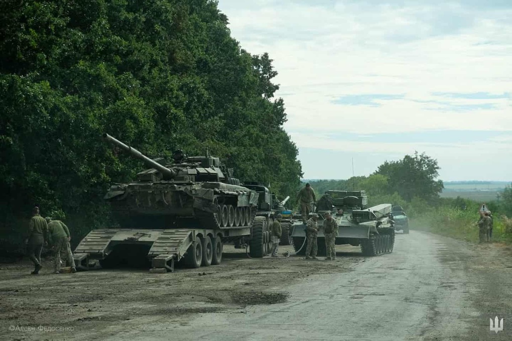 Dàn vũ khí Nga bỏ lại chiến trường sau khi rút quân khỏi Kharkov - 2 Dàn vũ khí Nga bỏ lại chiến trường sau khi rút quân khỏi Kharkov - 2