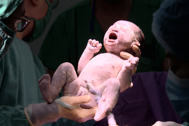 Em bé IVF đầu tiên tại Bệnh viện Sản Nhi Quảng Ninh