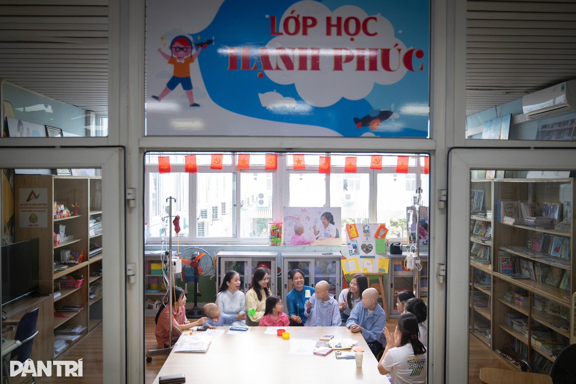 Lớp học đặc biệt gieo niềm tin sống cho bệnh nhi ung thư - 1 Lớp học đặc biệt gieo niềm tin sống cho bệnh nhi ung thư - 1