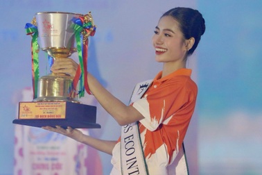 Hoa hậu Nguyễn Thanh Hà góp sức quảng bá Cúp xe đạp truyền hình TPHCM