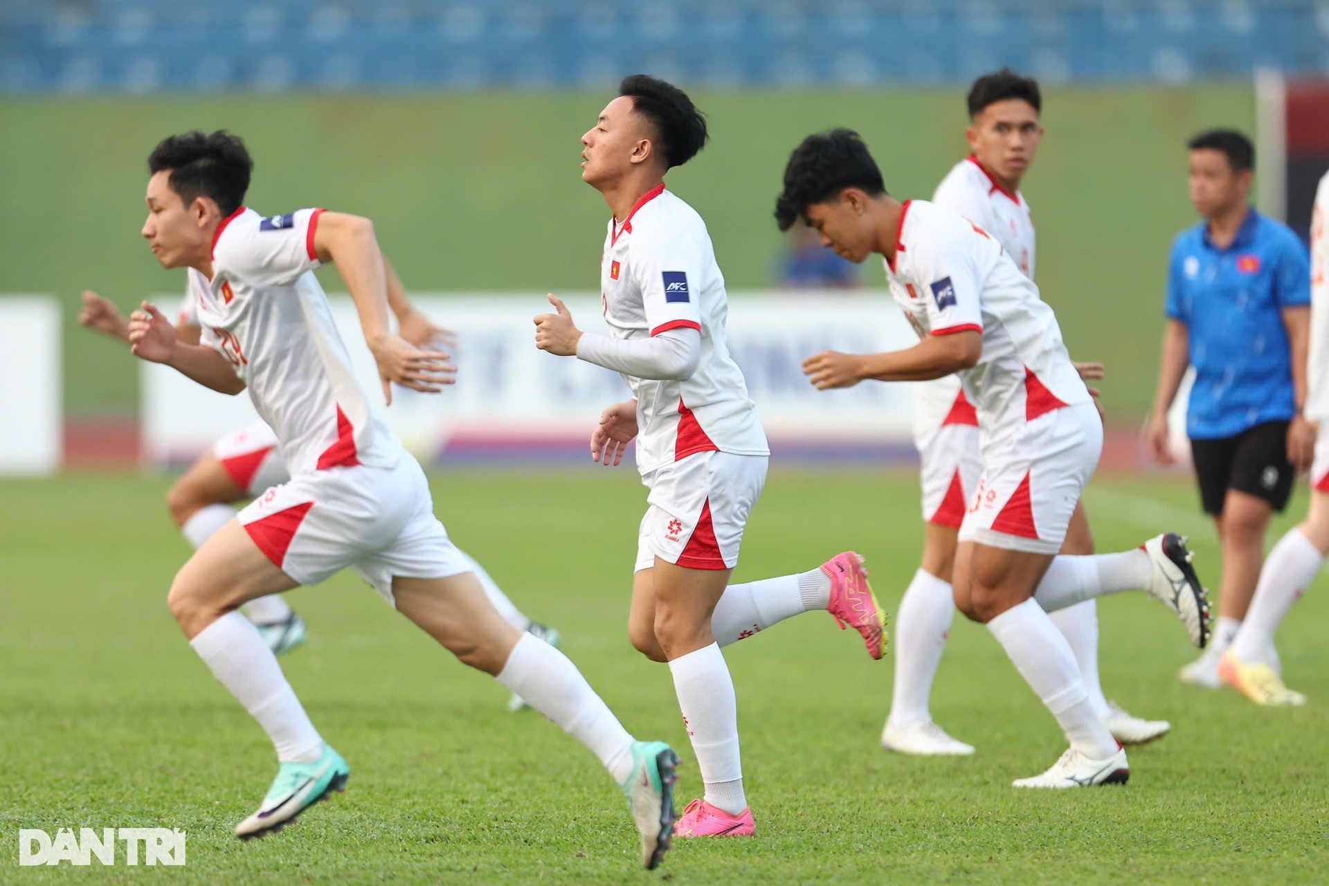 Cầu thủ Lào gốc Việt quyết tâm ghi bàn vào lưới tuyển Việt Nam - 9 Cầu thủ Lào gốc Việt quyết tâm ghi bàn vào lưới tuyển Việt Nam - 9