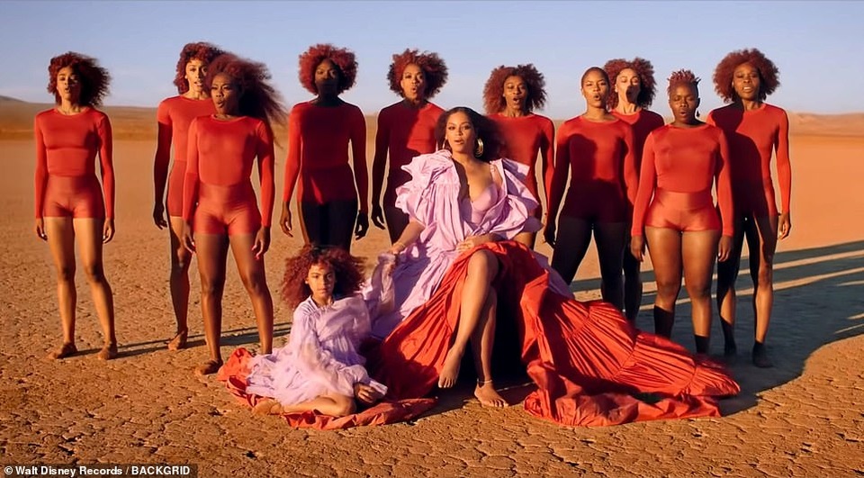 Beyonce gây sốt với hình ảnh đẹp “mãn nhãn” trong album visual mới - 3 Beyonce gây sốt với hình ảnh đẹp “mãn nhãn” trong album visual mới - 3