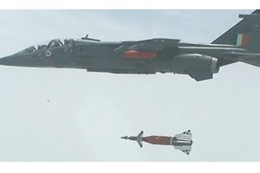 Ấn Độ đẩy mạnh phát triển bom định vị và tên lửa chống bức xạ