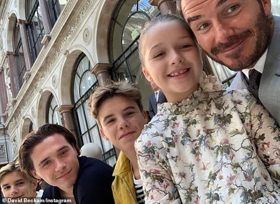 David Beckham được vợ khen là “người cha tốt” - 3