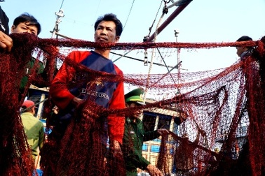 Tàu cá bị hải cảnh Trung Quốc cướp phá được bảo hiểm bồi thường thế nào?