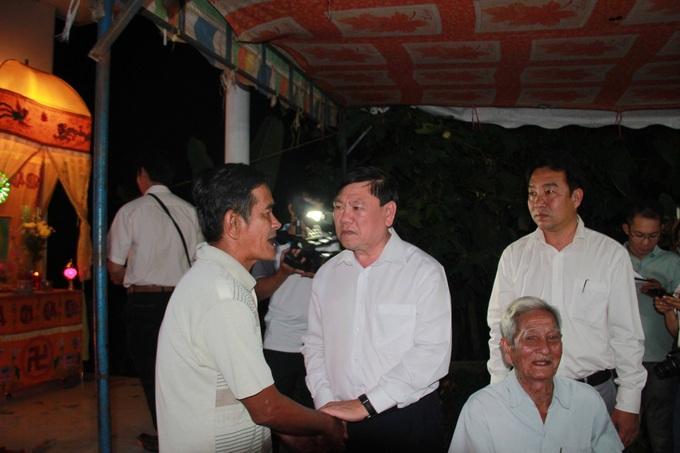 Vụ sập tường 6 người chết, mẹ khóc ngất khi thấy thi thể con trai: “Nó mới xin tôi 200 ngàn để mai còn tổ chức sinh nhật, vậy mà...” - Ảnh 4. Vụ sập tường 6 người chết, mẹ khóc ngất khi thấy thi thể con trai: “Nó mới xin tôi 200 ngàn để mai còn tổ chức sinh nhật, vậy mà...” - Ảnh 4.