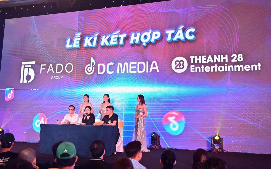 Lễ ký kết hợp tác Tiktok Blue Ocean - vạn đơn không khó - 1 Lễ ký kết hợp tác Tiktok Blue Ocean - vạn đơn không khó - 1