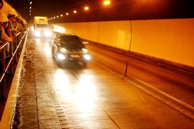 Hầm đường bộ Hải Vân xuất hiện nhiều vết nứt