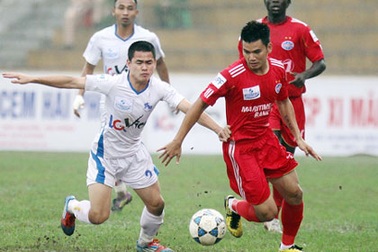 Lương cầu thủ Việt Nam bao nhiêu là đủ?